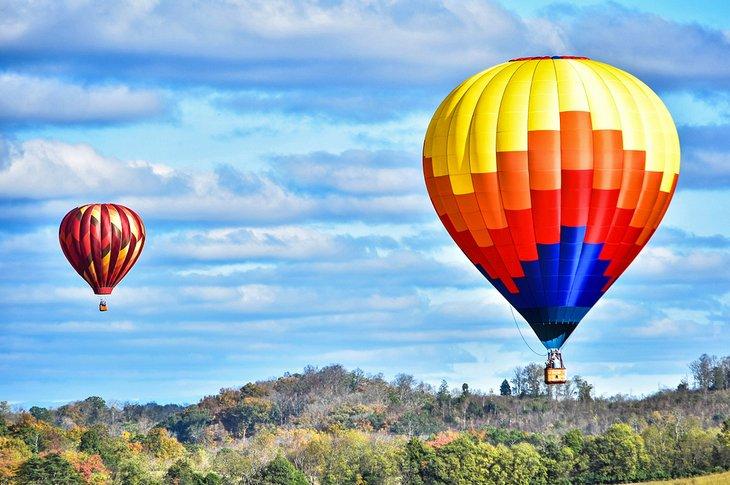 Ballons fliegen über Tennessee