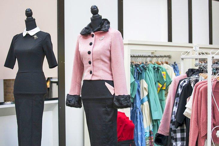 Ropa vintage a la venta en el Mercado Antiguo y Vintage
