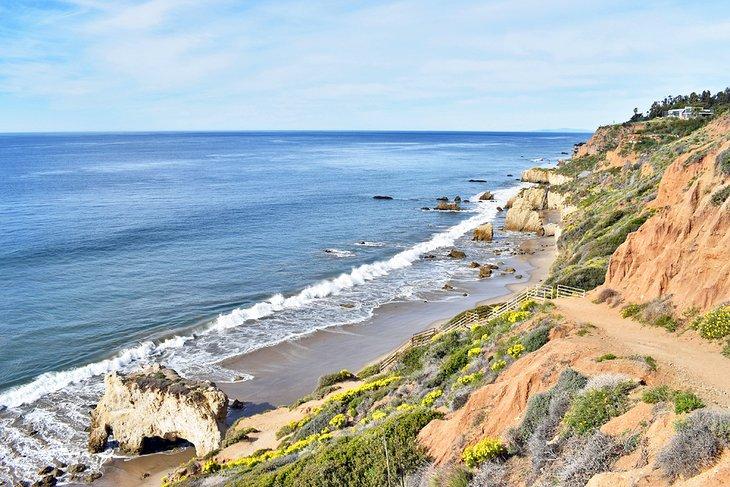 Sendero hacia El Matador State Beach