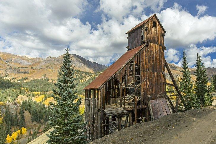 Ruinas de mina cerca de Ouray