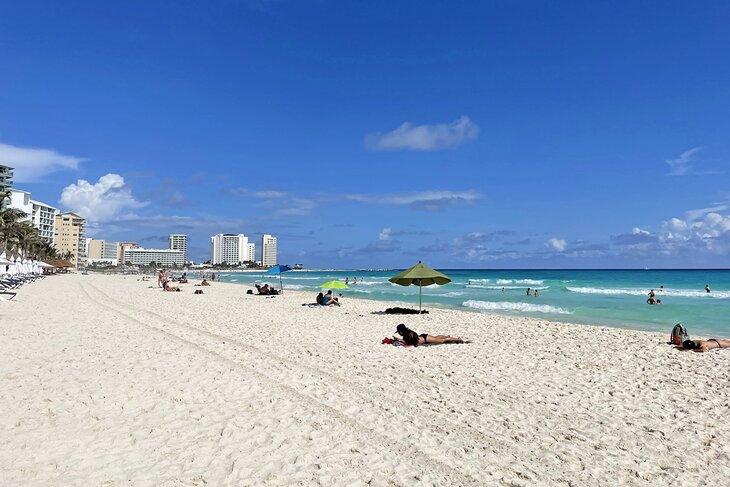 Playa Chac Mool cerca de Playa del Carmen