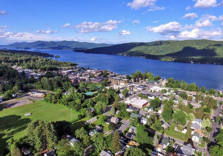 Luftaufnahme des Lake George