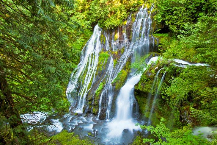 Cascadas de Panther Creek cerca del Resort de Termas de Carson