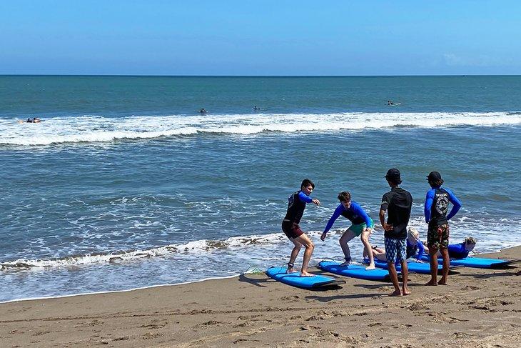 Surfstunden in Canggu