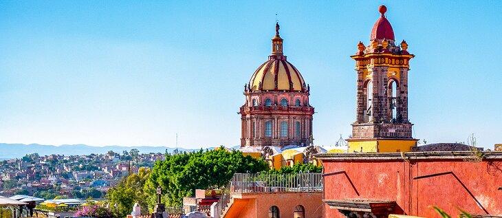 Dachansicht der Kirche der Unbefleckten Empfängnis in San Miguel de Allende, Mexiko