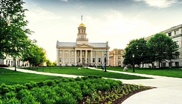 Antiguo Capitolio en el Pentacrest de la Universidad de Iowa