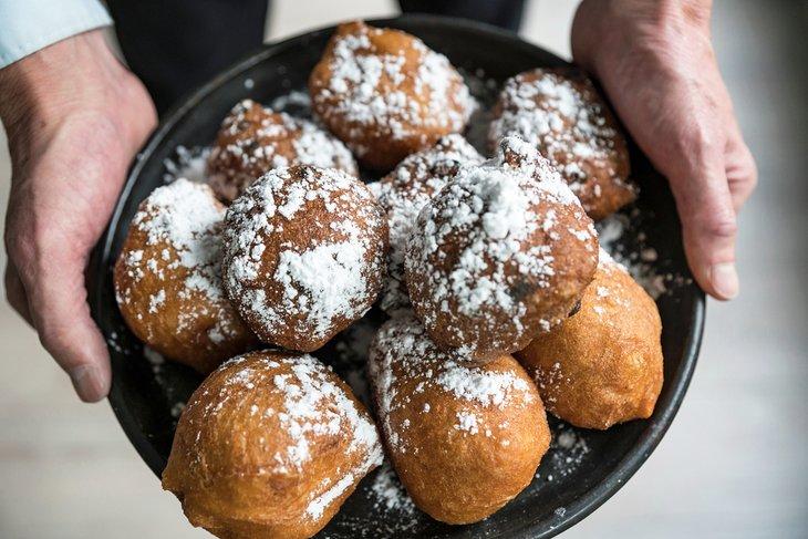 Oliebollen, un famoso postre invernal