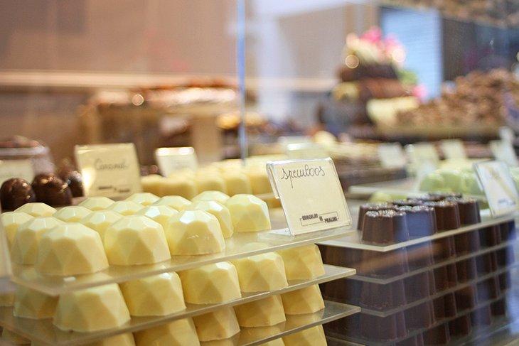 El chocolate increíblemente delicioso está a la venta en casi cada esquina de Brujas