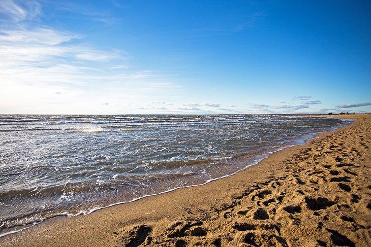Playa vacía en el Parque Estatal Hammonasset Beach