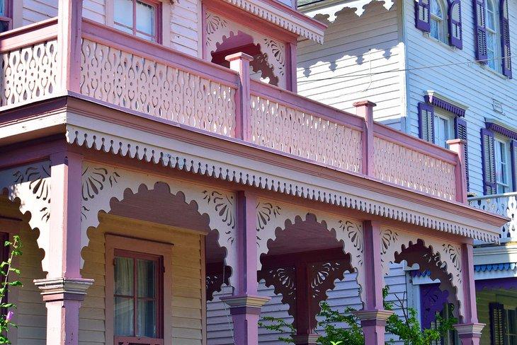 Façade ornée d'une maison victorienne à Cape May