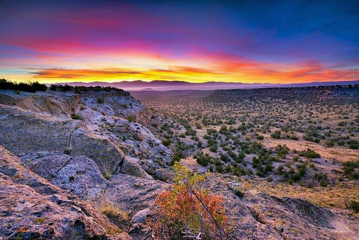 Lever de soleil sur le Monument National de Bandelier