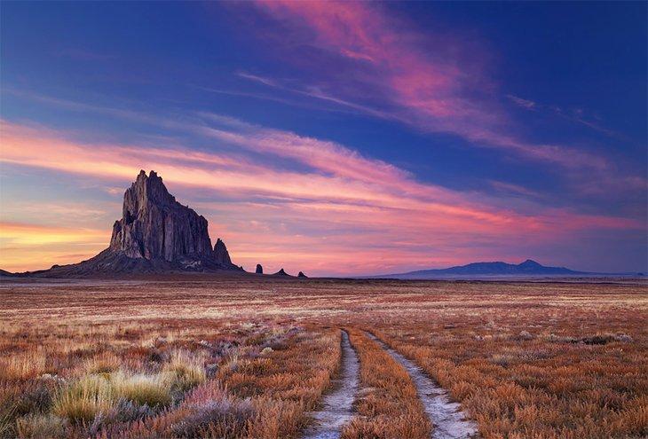Shiprock au coucher du soleil