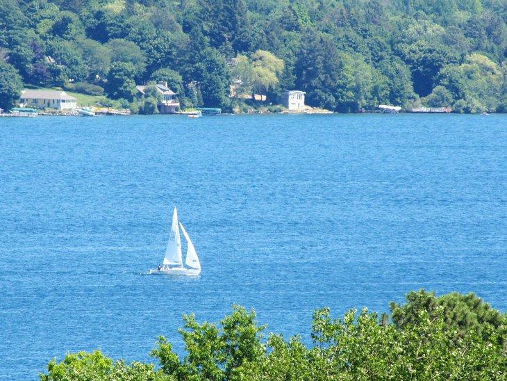 Velero en el lago Skaneateles