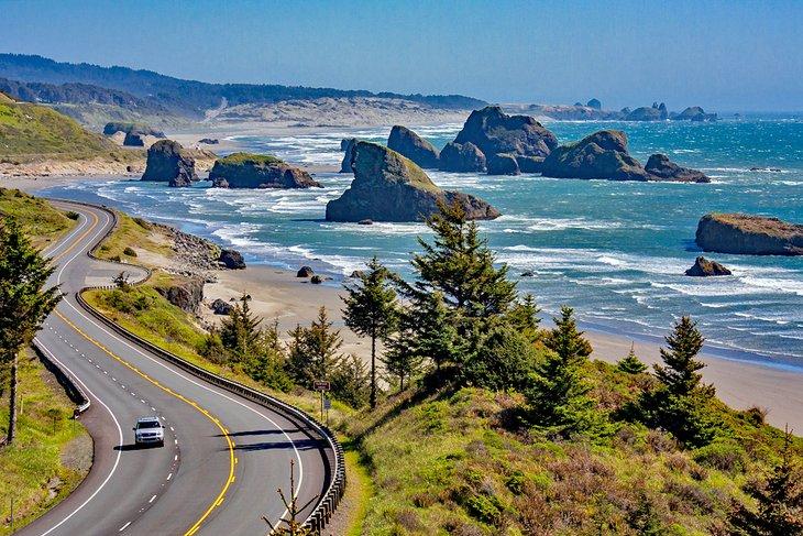 Carretera escénica de la costa del Pacífico cerca de Cannon Beach