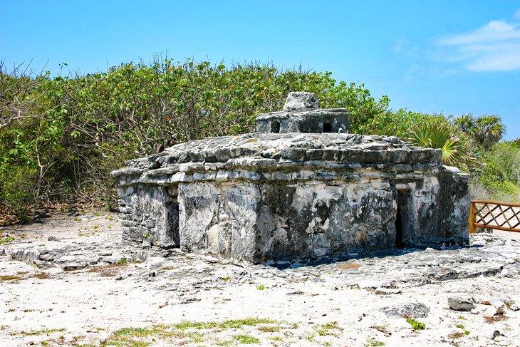 Ruinas mayas cerca de Playa Bonita