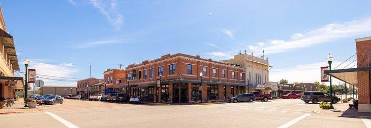 El antiguo barrio comercial en las calles Simonton y Main