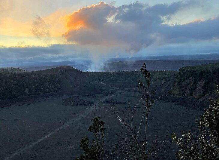 Uwekahuna Bluff atteint par un sentier de marche très facile et plat