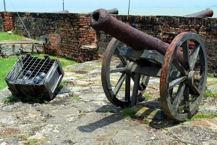 Cañones en el Fuerte Cornwallis