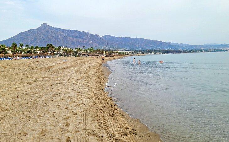 Playa de Puerto Banús