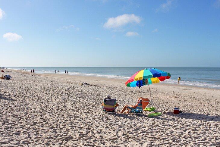 hermoso día en la playa en Nápoles, Florida
