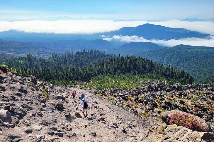 Senderismo hacia la cima del Monte St. Helens