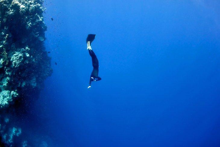 Buceador libre en el Blue Hole