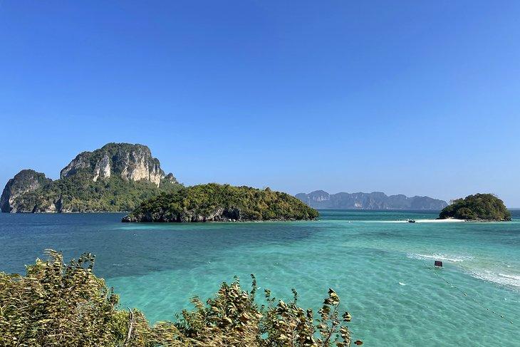 Vista de Koh Tub y Koh Mor desde Koh Gai
