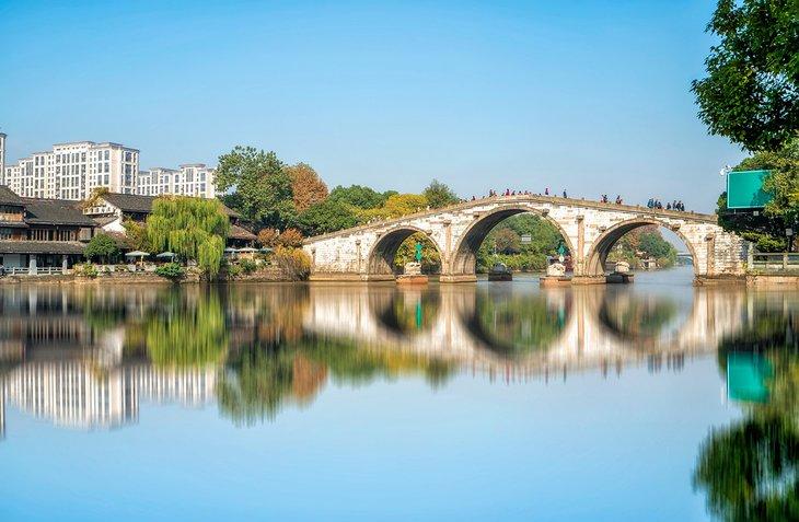 Le pont Gongchen sur le Grand Canal à Hangzhou