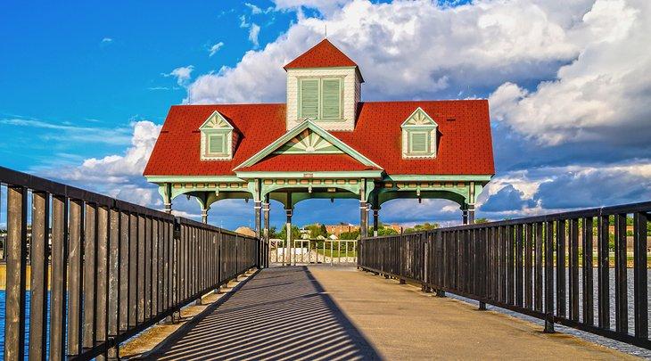 Muelle Riverwalk en Bay City, Michigan