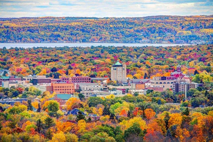 Downtown Traverse City en otoño