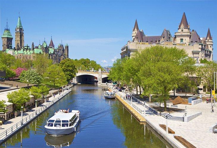 Embarcaciones de crucero en el Canal Rideau
