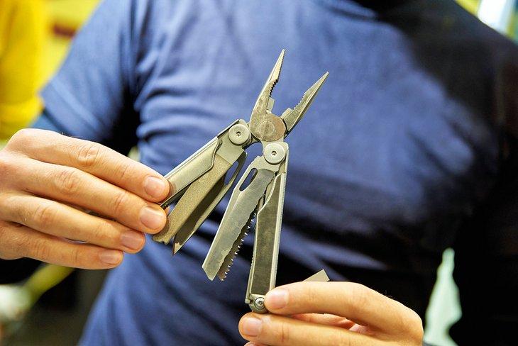 Multi-outil, un outil de camping très utile