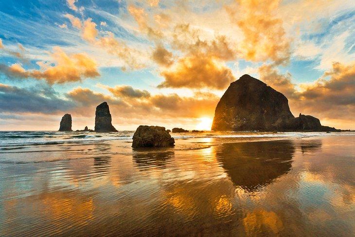 Haystack Rock en Cannon Beach, Oregon
