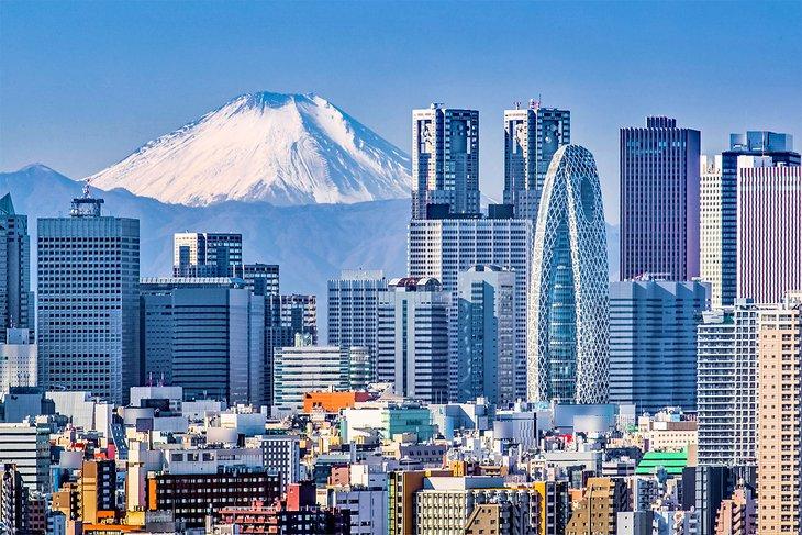 Skyline von Tokio mit dem Fuji im Hintergrund
