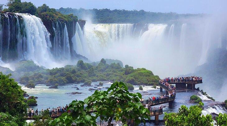 Visitantes en las Cataratas del Iguaçu, Brasil