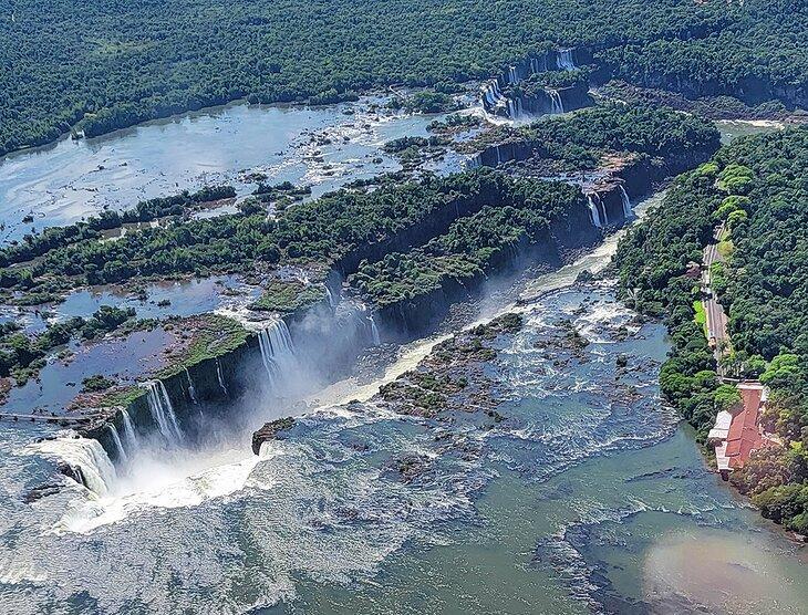 Cataratas del Iguaçu vistas desde un tour en helicóptero