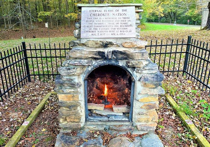 Ewige Flamme am Anfang des Cherokee Trail of Tears