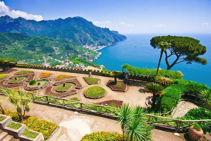 Atemberaubende Aussicht von der Villa Rufolo in Ravello, Amalfiküste