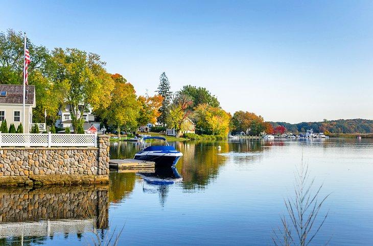 Houses along the Connecticut River en Essex