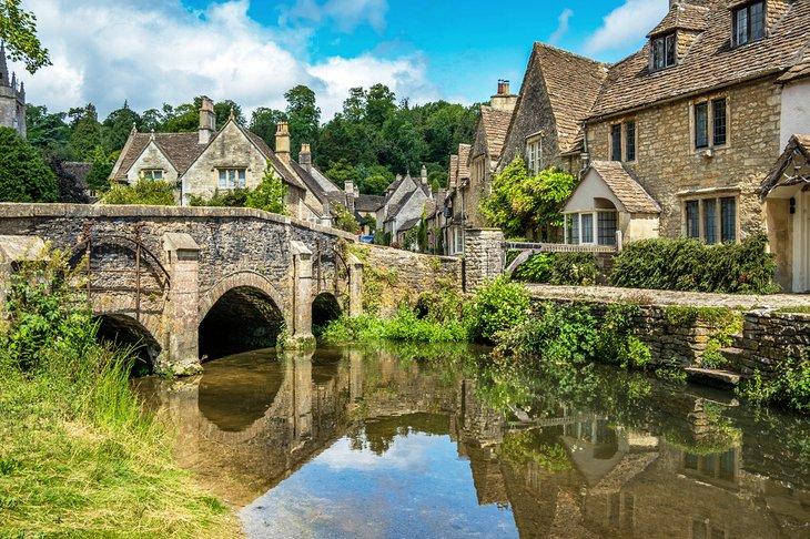 El pintoresco pueblo de Castle Combe en los Cotswolds