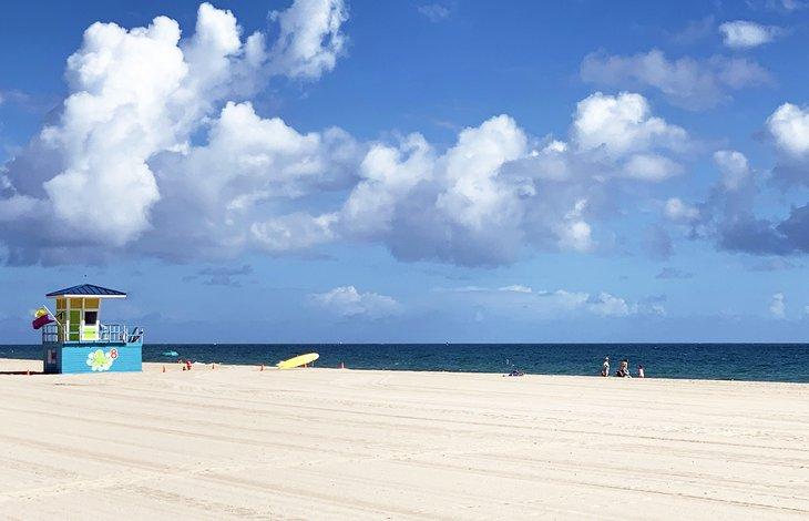 Suave arena dorada en Pompano Beach