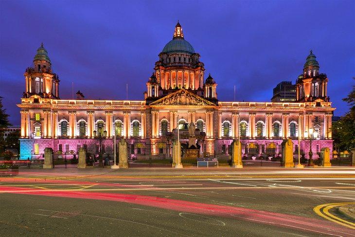 Hôtel de ville de Belfast la nuit