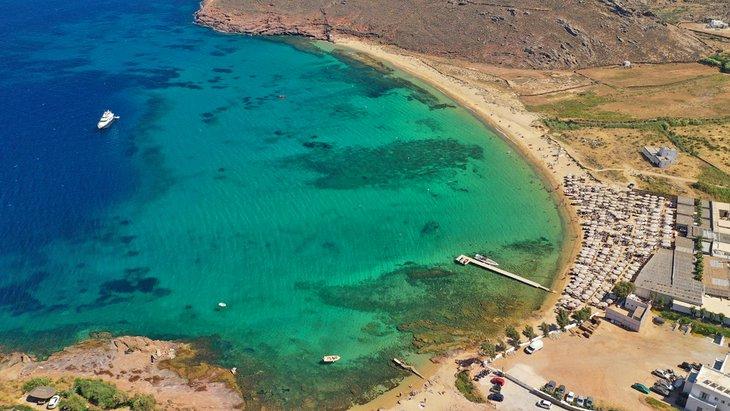 Vista aérea de Panormos Beach