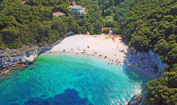 Playa Rovinia en Corfú