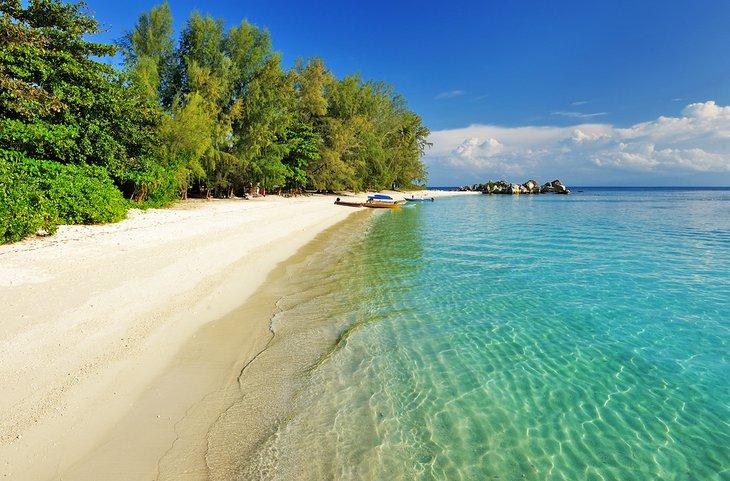 Playa virgen en las Islas Perhentian, Malasia