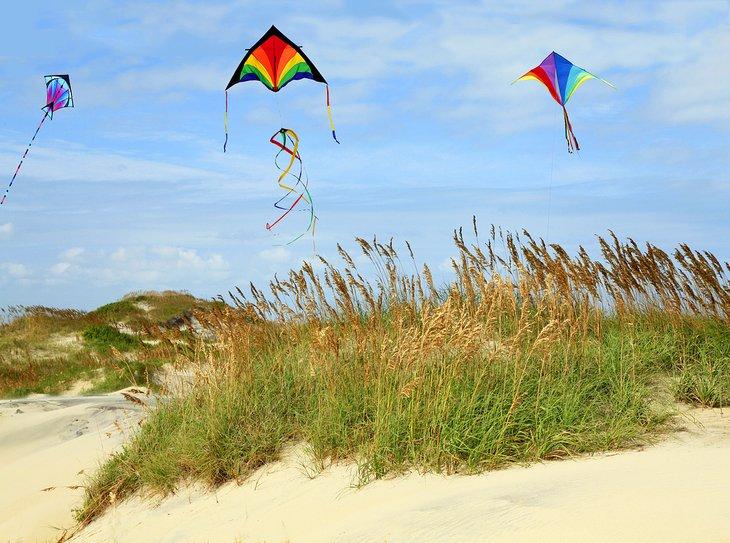 Cometas volando en los Outer Banks, Carolina del Norte