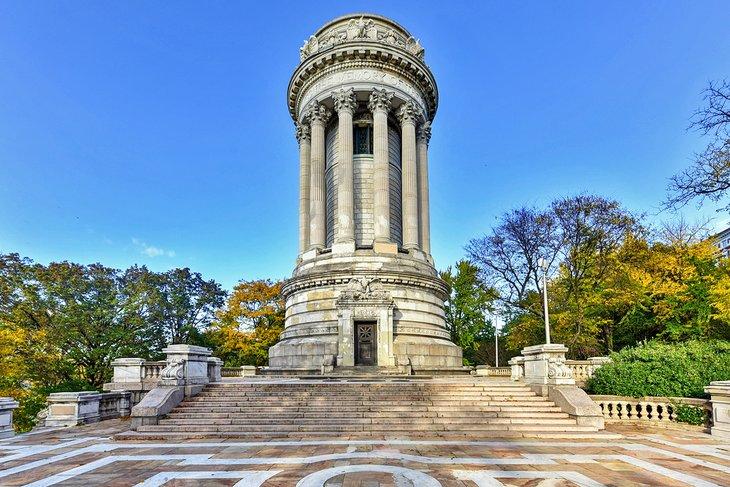 Monumento de los Soldados y Marinero en Riverside Park