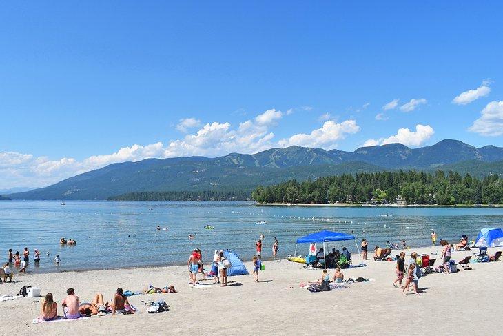 Playa de la ciudad de Whitefish