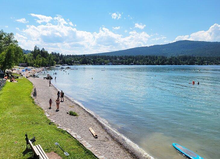 Playa de la ciudad de Whitefish