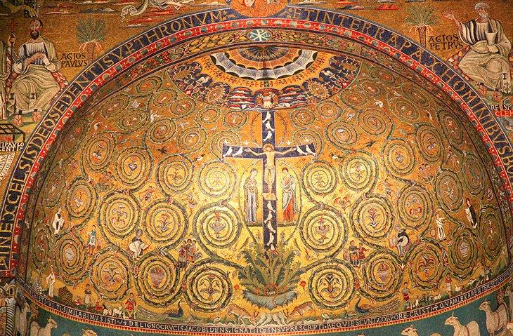 Mosaicos dentro de la cúpula de San Clemente